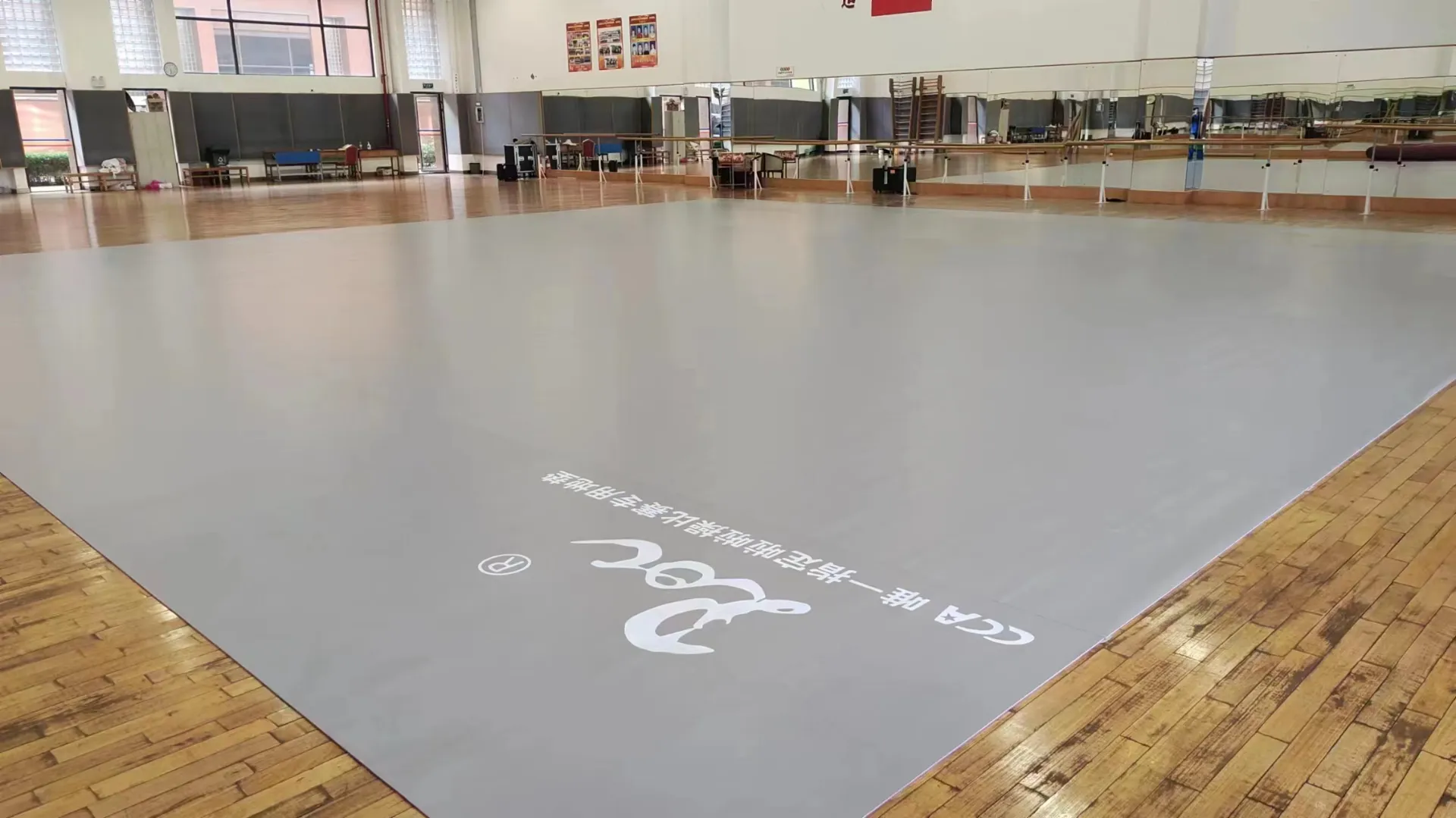 Professional-Grade Dance Studio Floor Material   Slip-Resistant & Shock-Absorbing